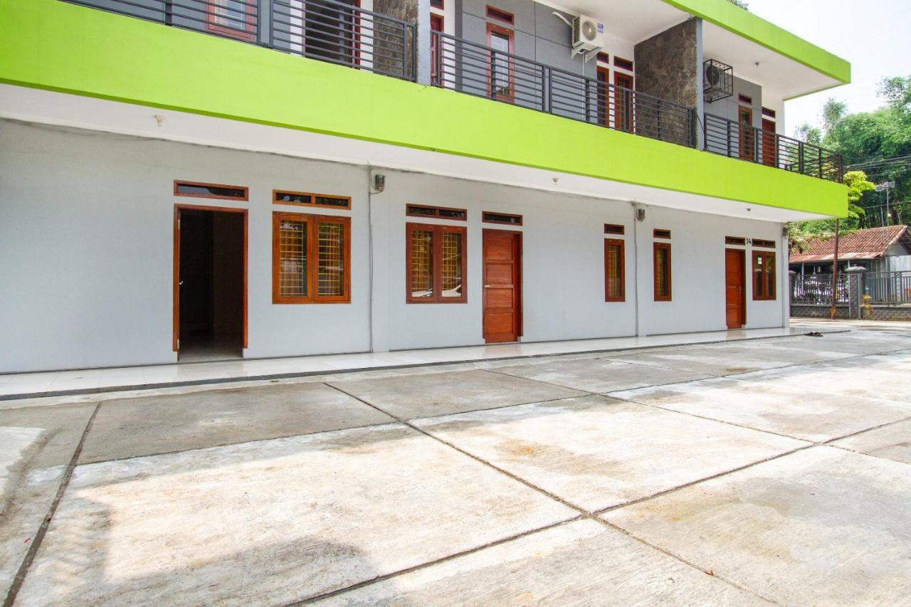 Spot On 2891 999 Guest House Sumedang Exterior photo