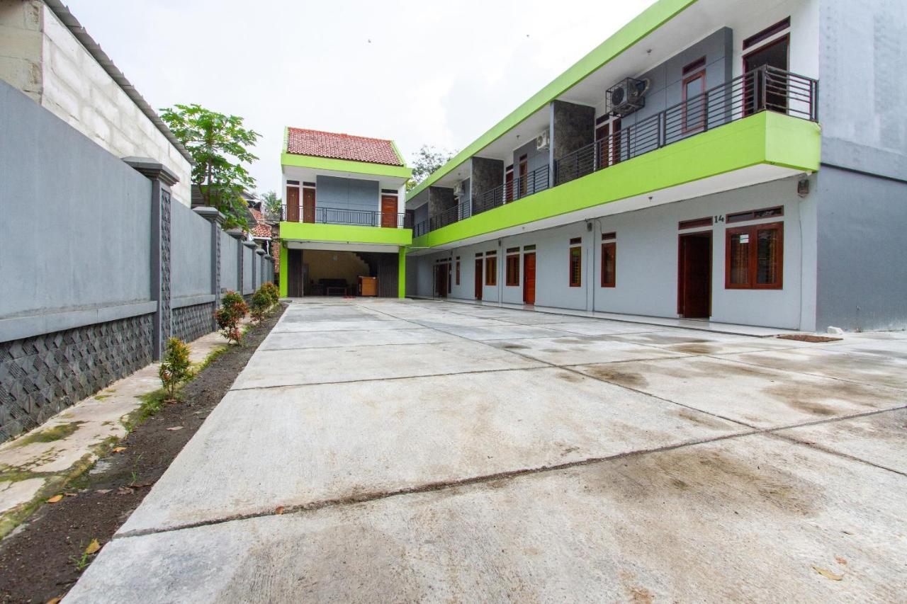 Spot On 2891 999 Guest House Sumedang Exterior photo