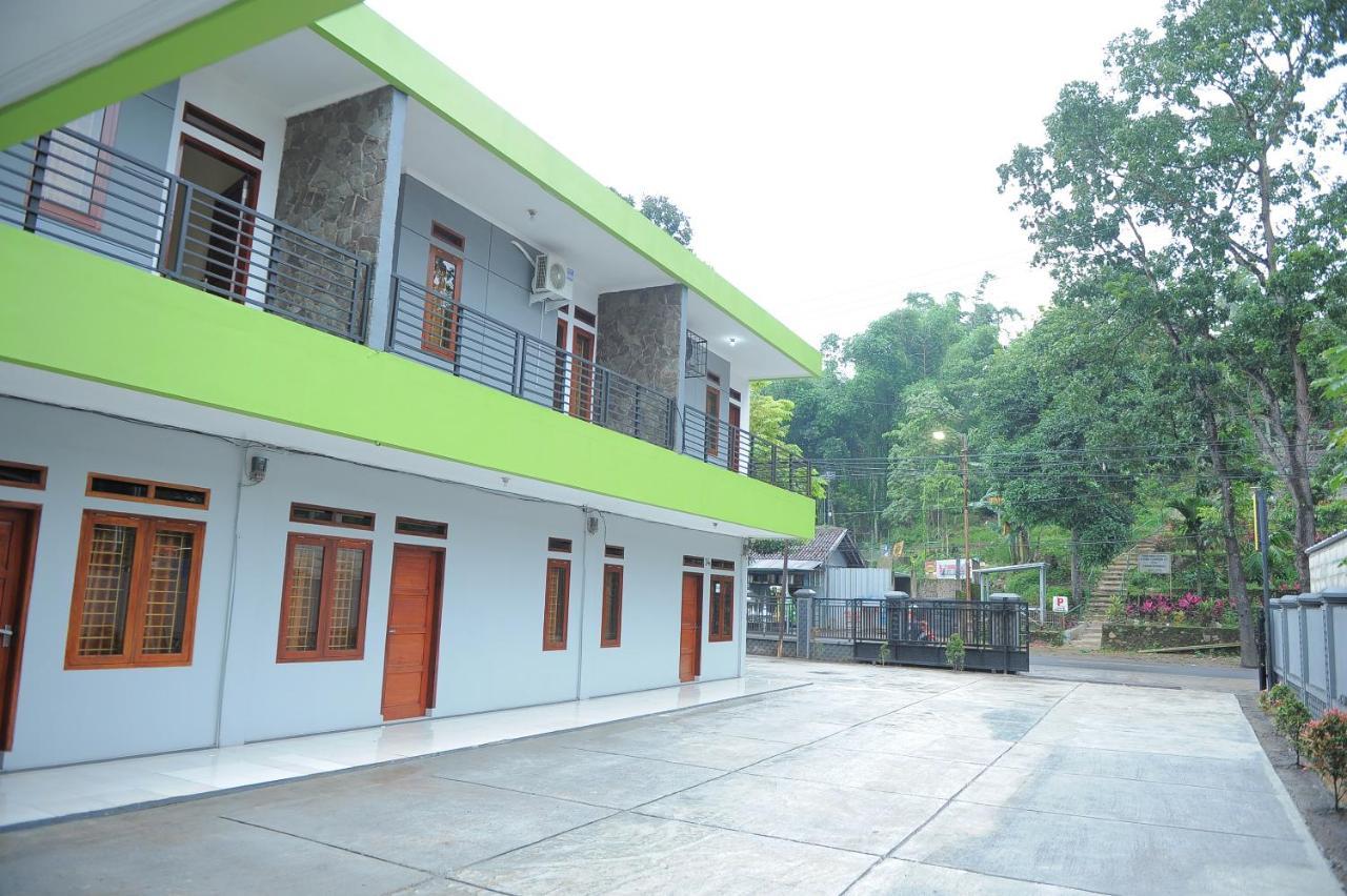 Spot On 2891 999 Guest House Sumedang Exterior photo