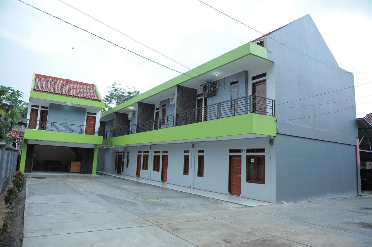 Spot On 2891 999 Guest House Sumedang Exterior photo