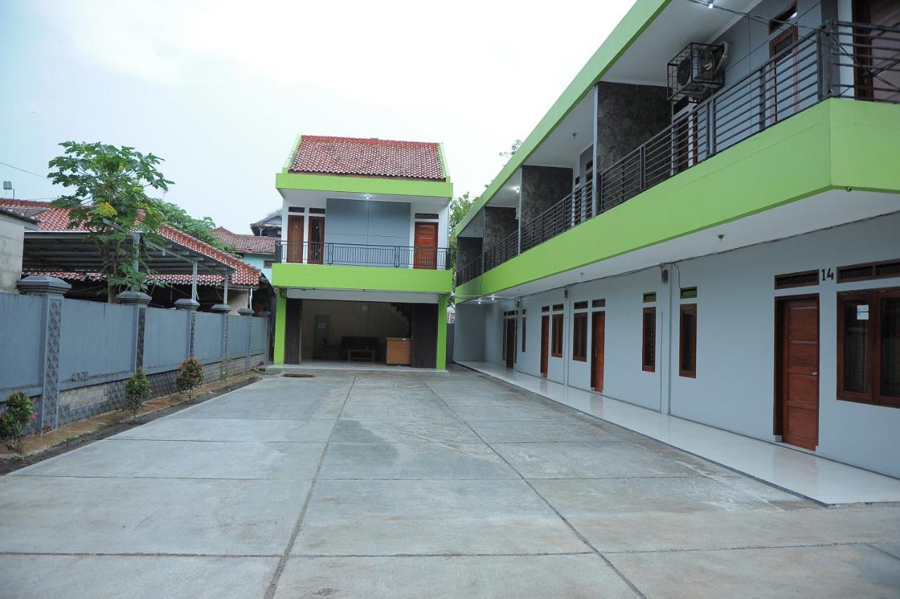 Spot On 2891 999 Guest House Sumedang Exterior photo